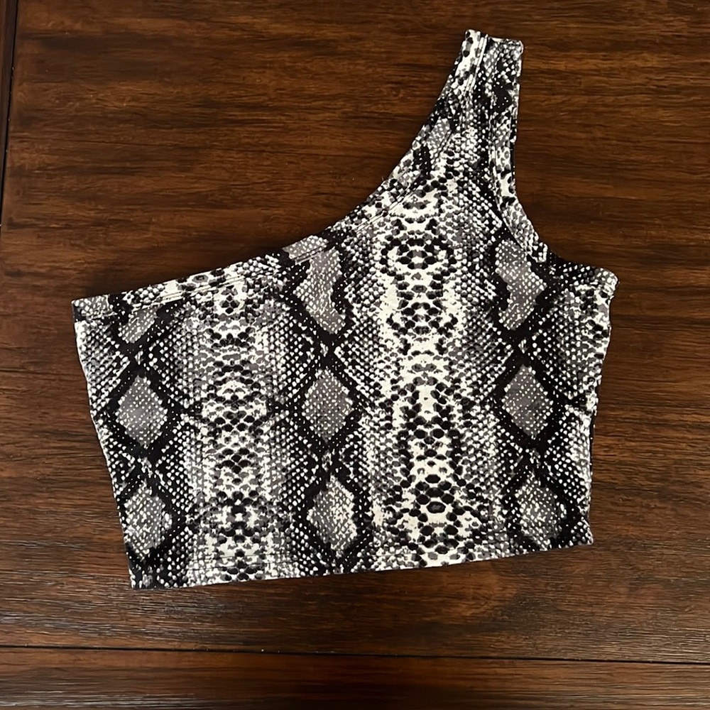One shoulder snake skin crop top